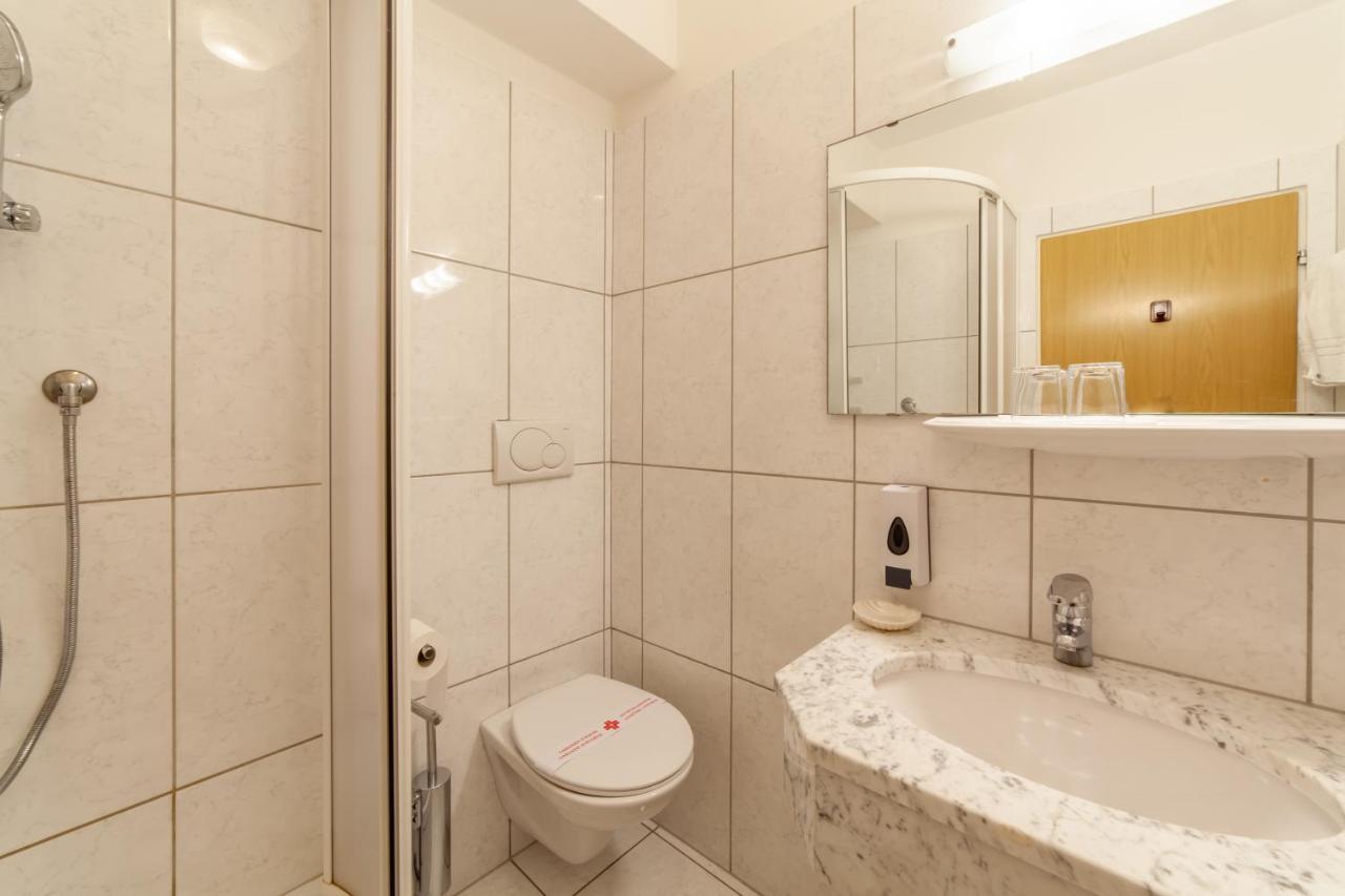 Fruehstuecks-Hotel Olympia ติโรโล ภายนอก รูปภาพ