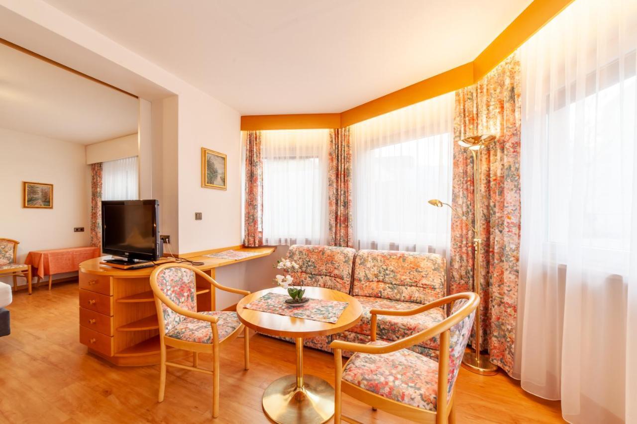 Fruehstuecks-Hotel Olympia ติโรโล ภายนอก รูปภาพ